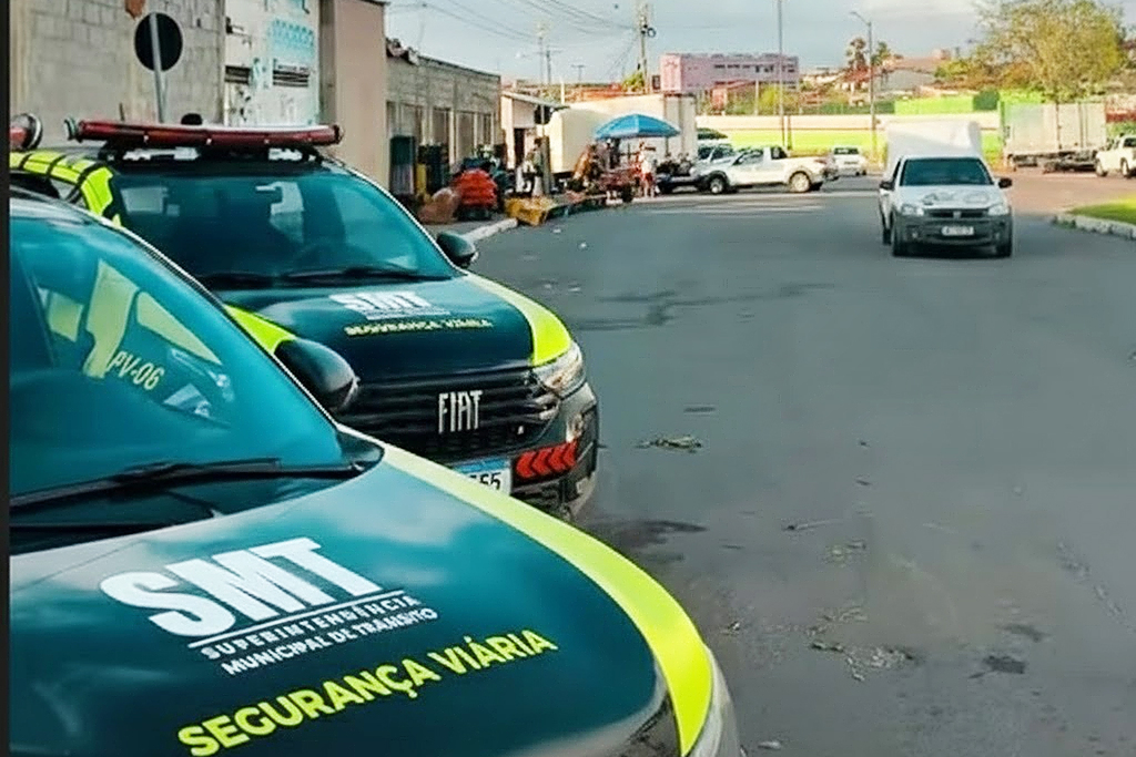 SMT remove veículos em operação no Centro de Abastecimento e reforça fiscalização em Feira de Santana